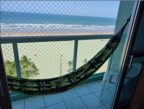 Apartamento com sacada frente ao mar
